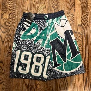 Dallas Maverick Hardwood Classic Boys Basketball shorts. Size 14-16 (L). NWT